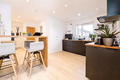 2 bedroom flat to rent, Cemetery Road, London, E7