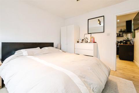 2 bedroom flat to rent, Cemetery Road, London, E7