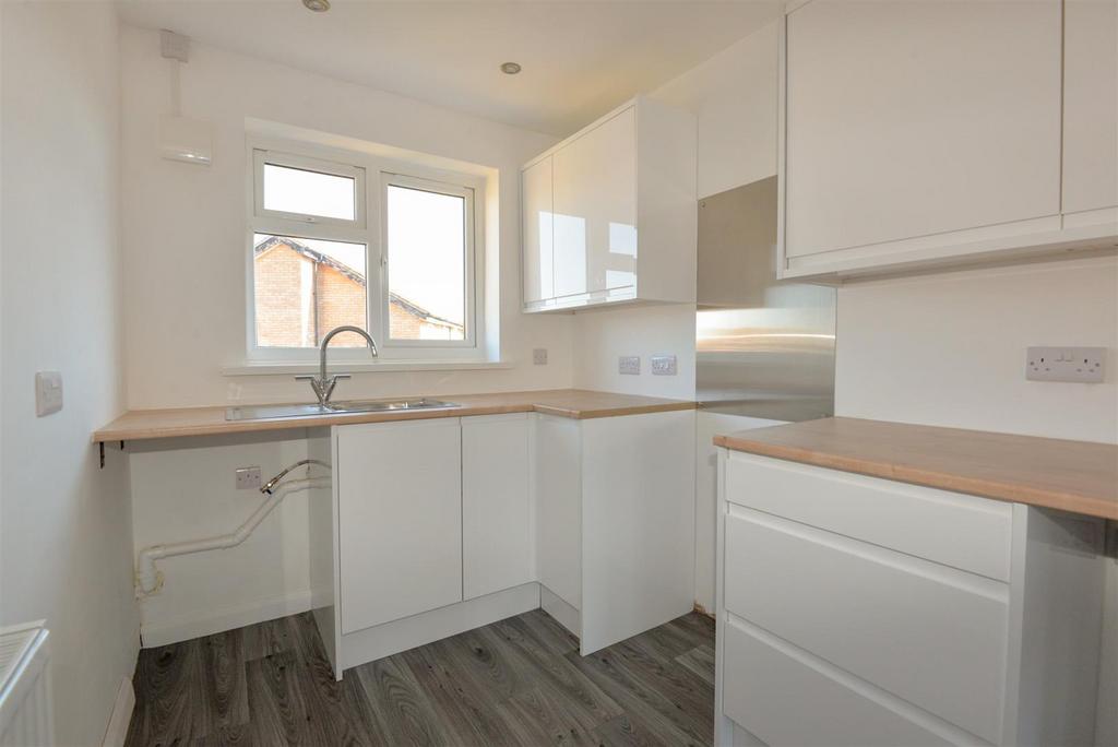 Kitchen 2.jpg