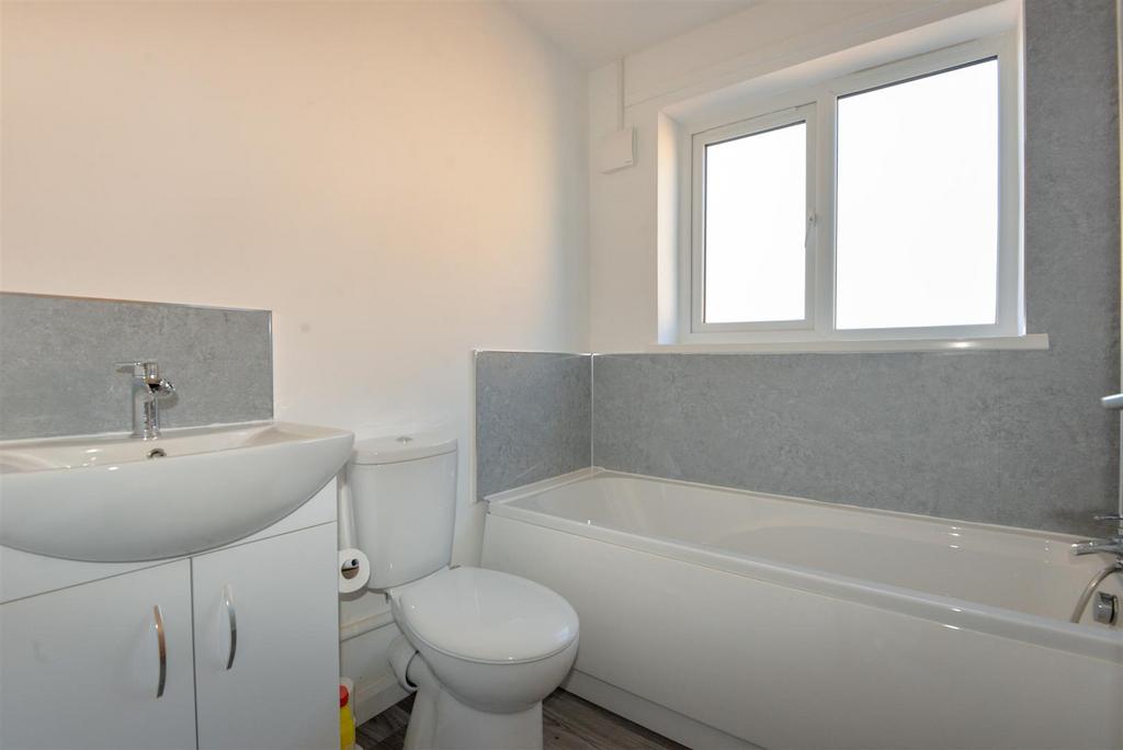 Bathroom 1.jpg