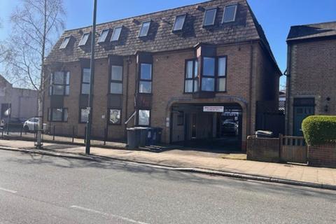 2 bedroom flat to rent, East Barnet Road Barnet, Herts