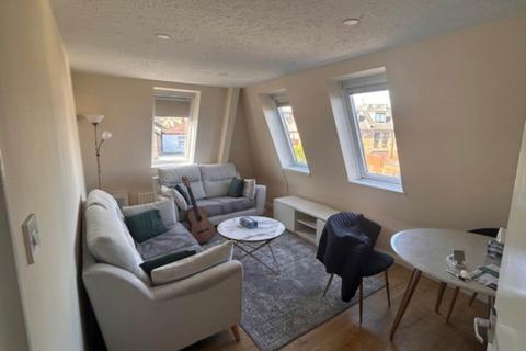 2 bedroom flat to rent, East Barnet Road Barnet, Herts