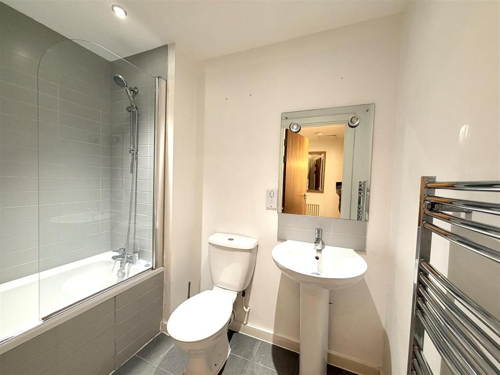 Bathroom.JPG