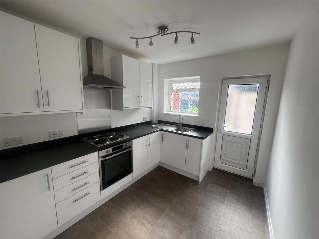 Kitchen 1.jpg