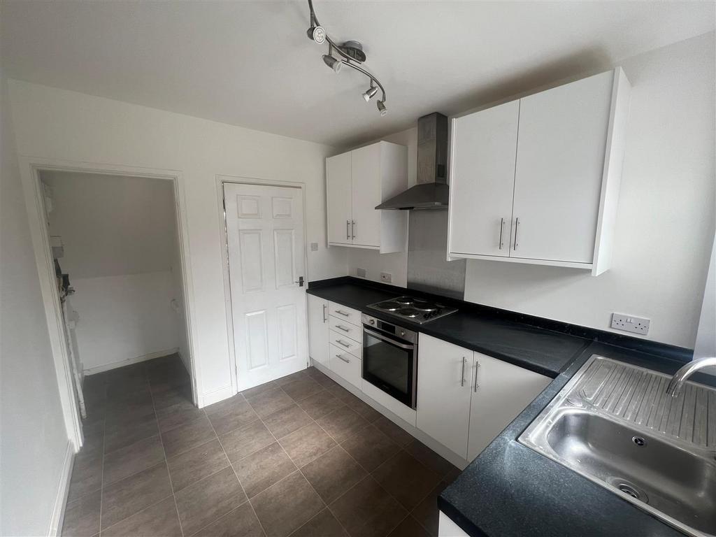 Kitchen 2.jpg