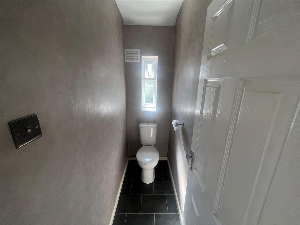 Downstairs toilet.jpg