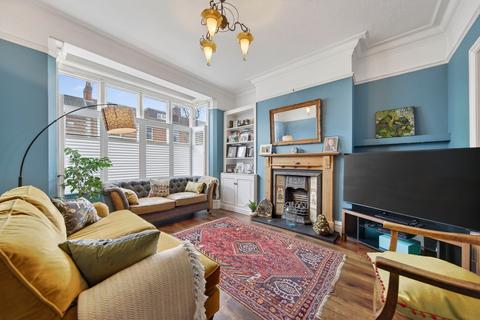 4 bedroom terraced house for sale, Hawthorn Road, Kettering, NN15