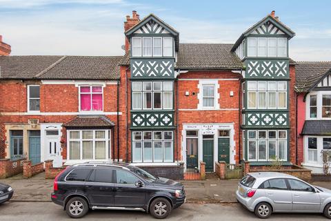 4 bedroom terraced house for sale, Hawthorn Road, Kettering, NN15