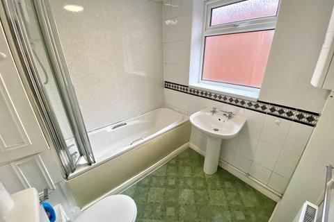 3 bedroom flat to rent, Trevor Terrace, North Shields, NE30