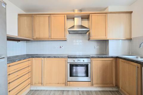 3 bedroom apartment to rent, Clifton Marine Parade, Gravesend, DA11