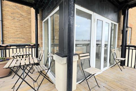 3 bedroom apartment to rent, Clifton Marine Parade, Gravesend, DA11