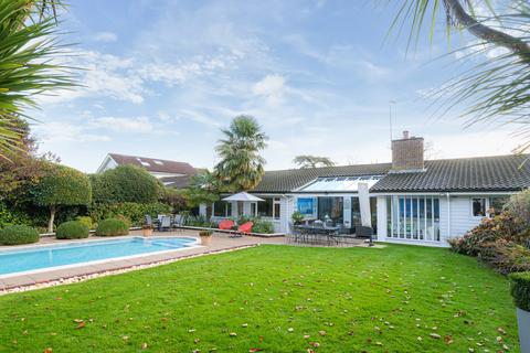 4 bedroom bungalow for sale, Barnet Road, Arkley, EN5