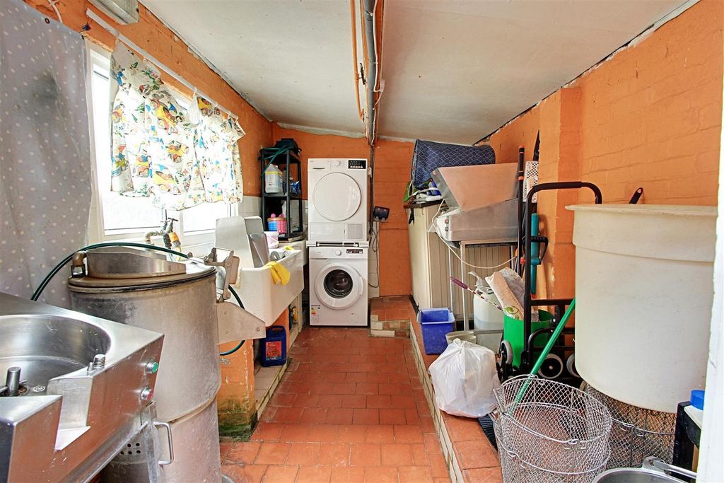 Outbuilding.jpg
