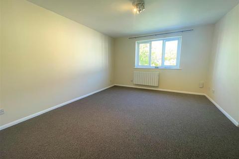 2 bedroom apartment to rent, Ascot Court, Aldershot GU11