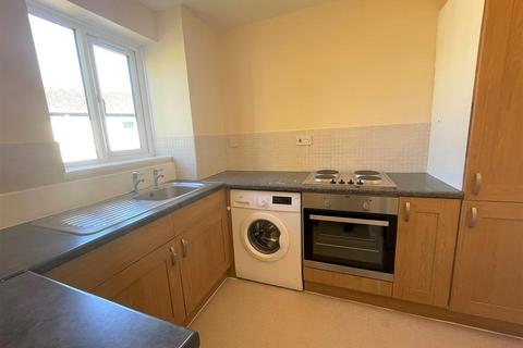 2 bedroom apartment to rent, Ascot Court, Aldershot GU11