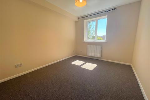 2 bedroom apartment to rent, Ascot Court, Aldershot GU11