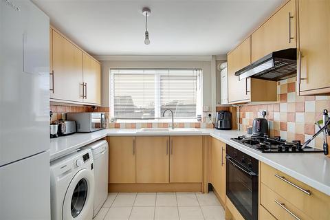 2 bedroom end of terrace house for sale, The Martlets, Sompting, Lancing, West Sussex, BN15 9SS