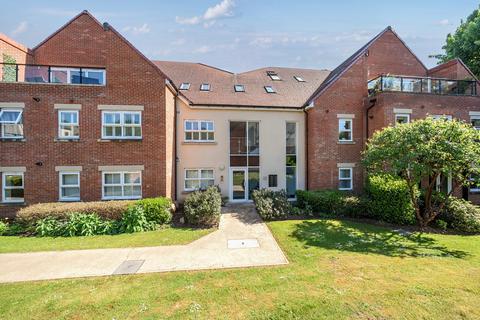 3 bedroom flat for sale, Victoria Close, Rickmansworth, WD3