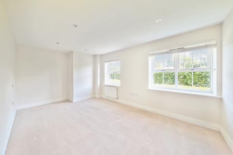 3 bedroom flat for sale, Victoria Close, Rickmansworth, WD3