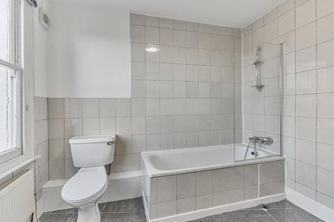 2 bedroom flat to rent, The Pavement, Clapham, London, SW4
