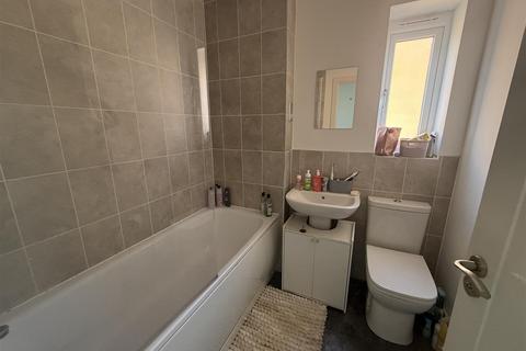 undefined, Skylark Drive, Burton-On-Trent DE14