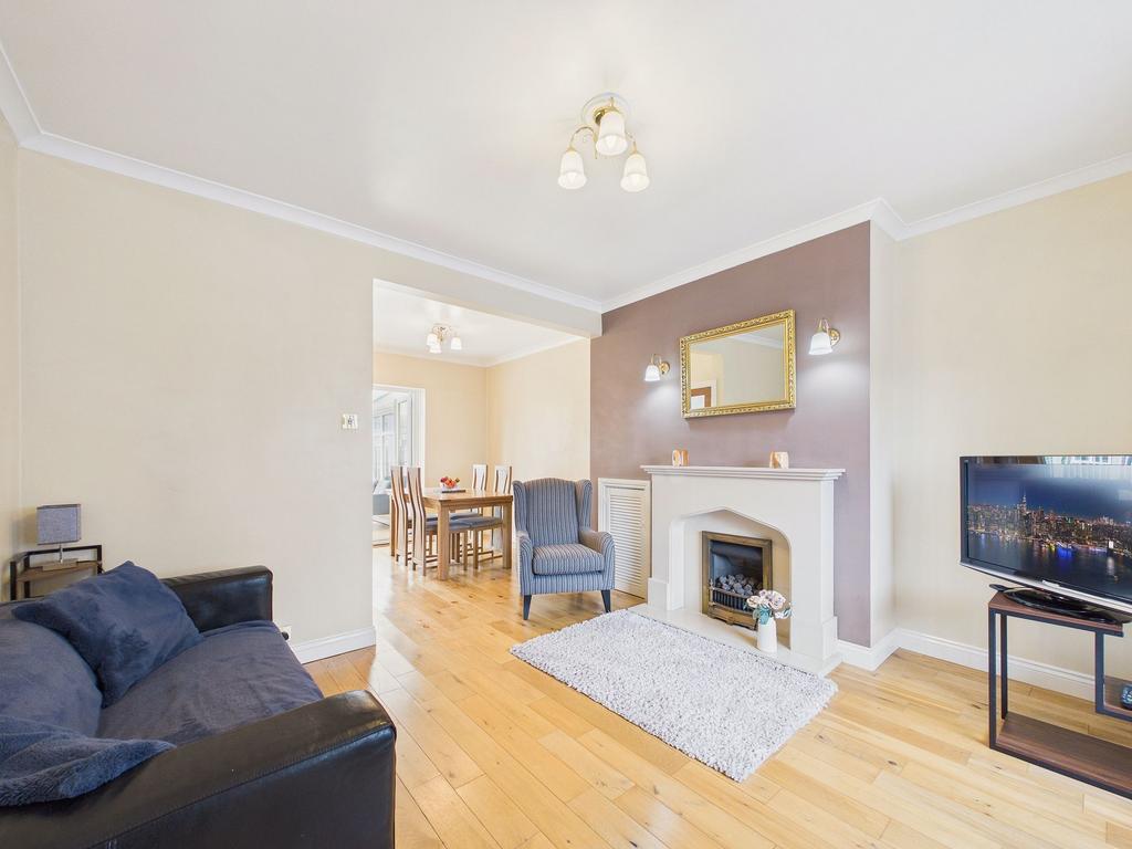 Lounge/Dining Area