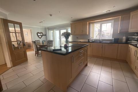 4 bedroom detached house for sale, Hen Felin, Ammanford SA18