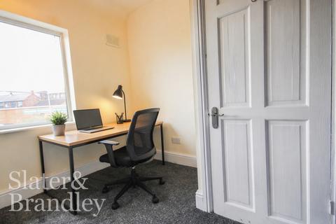 3 bedroom end of terrace house to rent, Bentwell Avenue, Arnold, Nottingham, Nottinghamshire, NG5