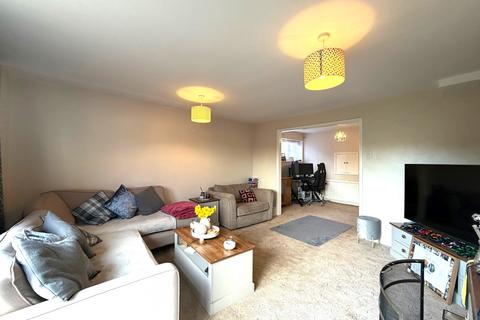 3 bedroom semi-detached house for sale, Hillview Crescent, Banbury OX16
