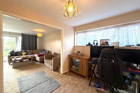 3 bedroom semi-detached house for sale, Hillview Crescent, Banbury OX16
