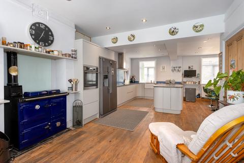 undefined, Worcester WR6