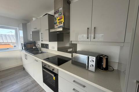 3 bedroom flat to rent, Parker Street, London, Greater London