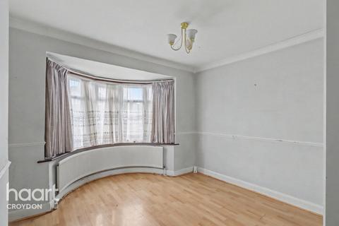 3 bedroom detached bungalow for sale, Chaffinch Avenue, Croydon