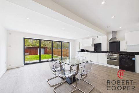 3 bedroom semi-detached house to rent, Castleton Road, Eastcote, HA4