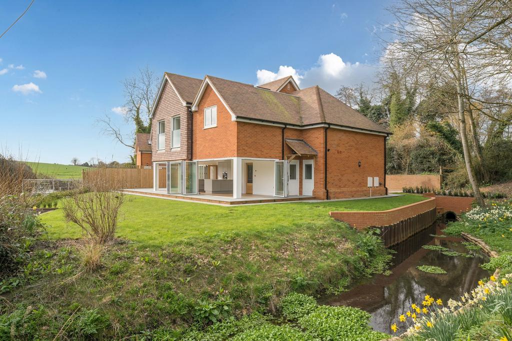 Frog Lane Mapledurwell RG25 2LP 5 bed detached house for sale - £1,295,000