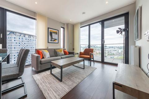 3 bedroom flat to rent, Avalon Point, London E14