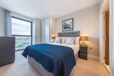 3 bedroom flat to rent, Avalon Point, London E14