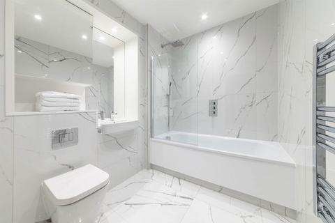 3 bedroom flat to rent, Avalon Point, London E14