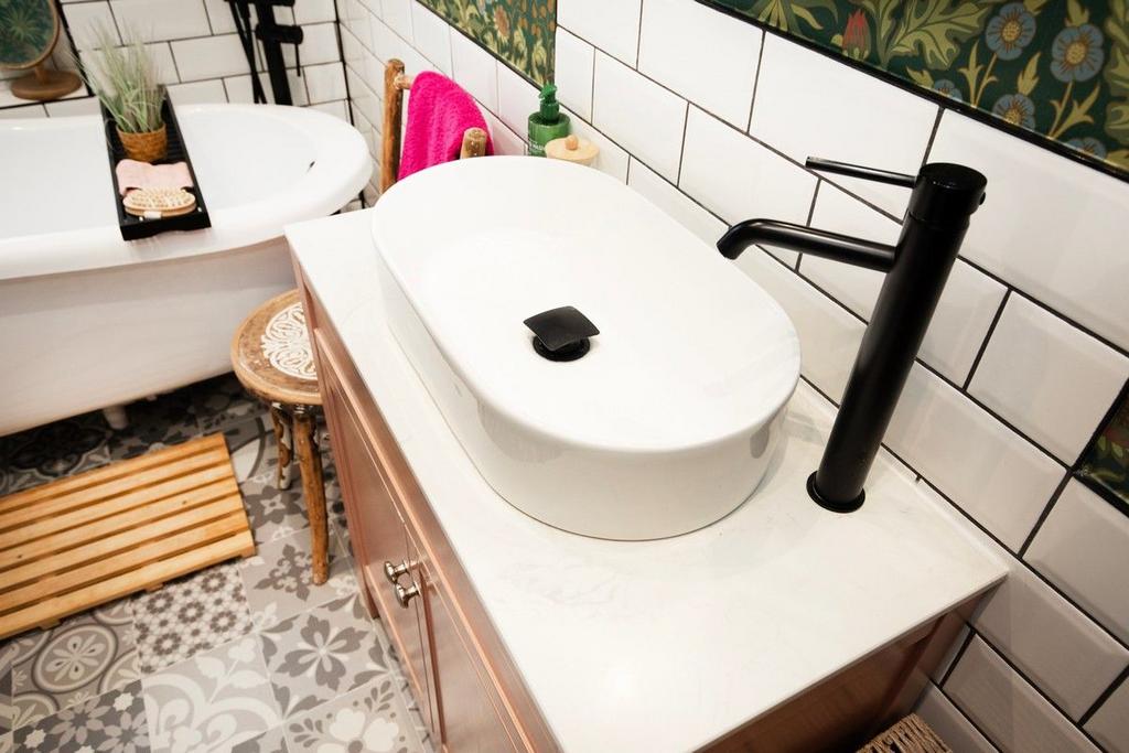 Bathroom sink
