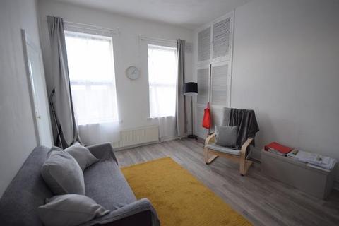 2 bedroom flat to rent, Dacre Street, South Shields