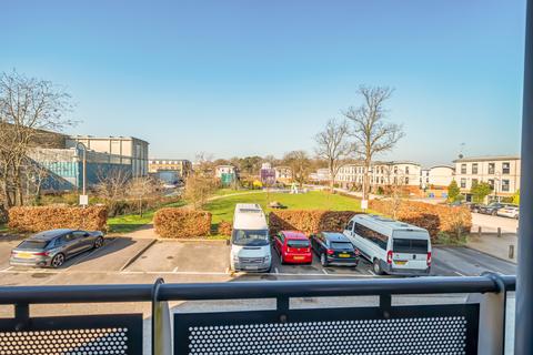 2 bedroom flat for sale, Bell Court, Merlin Road, Farnborough, GU14