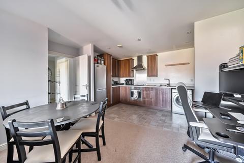 2 bedroom flat for sale, Bell Court, Merlin Road, Farnborough, GU14