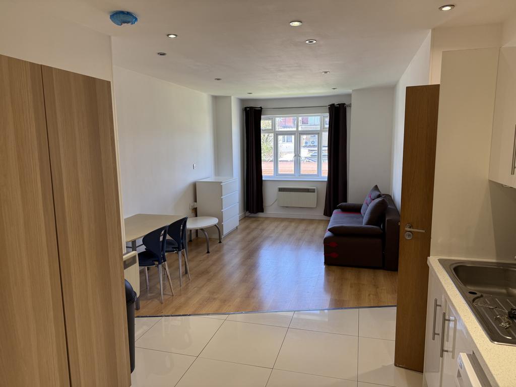 1 bed flat to rent Simon Court, London NW4