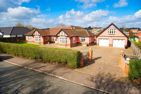 6 bedroom detached bungalow for sale, Loddon Road, Ditchingham, Bungay
