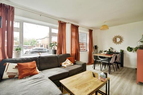 1 bedroom flat for sale, Blake Hall Road, London, E11