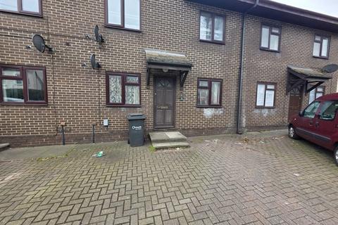 undefined, 2 Bedroom ground floor flat, Luton.