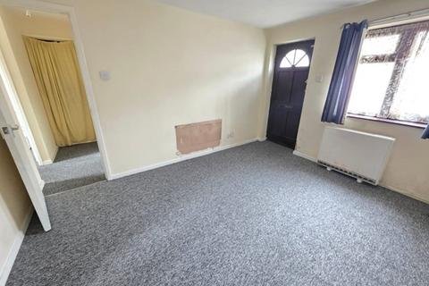 undefined, 2 Bedroom ground floor flat, Luton.