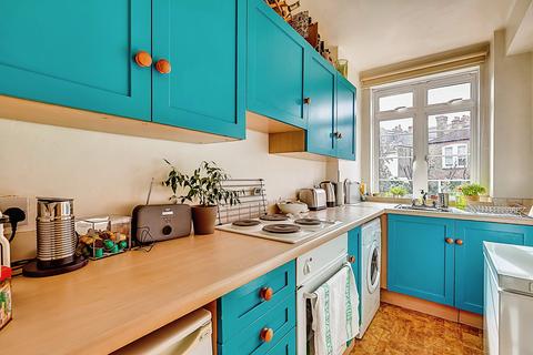1 bedroom flat to rent, Balham High Road, London, SW17