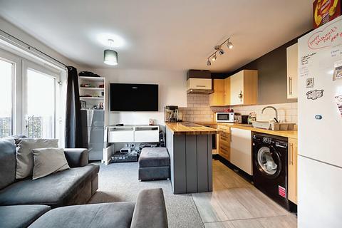 2 bedroom ground floor flat for sale, Little Hackets, Havant