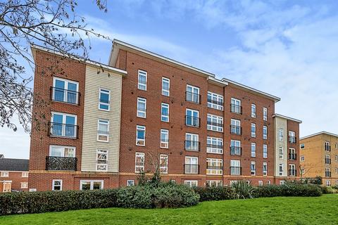 2 bedroom ground floor flat for sale, Little Hackets, Havant